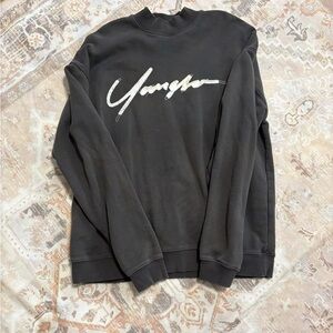 Women’s dark gray turtleneck sweatshirt